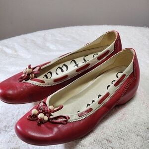 Softwaves slip on leather flats with bow color red and cream size 39